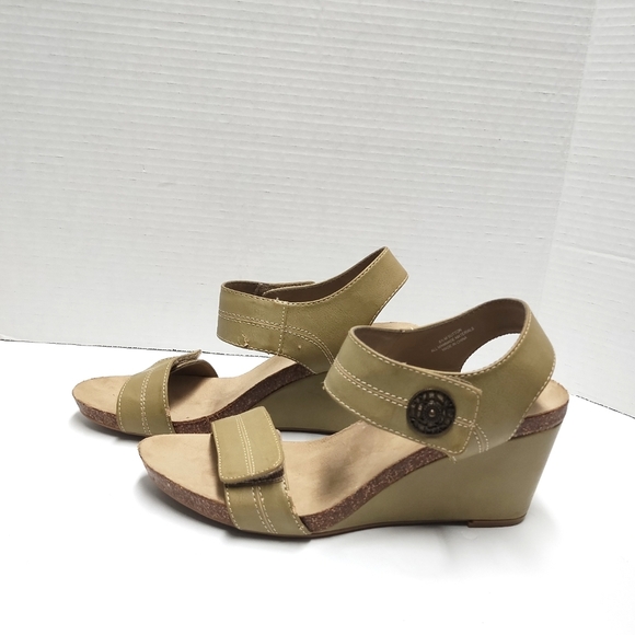 Stylish tan Wedge Sandals - Picture 2 of 10